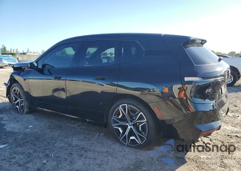 2025 BMW Ix xDrive50 из США, поврежденный, VIN WB523CF02SCT46332